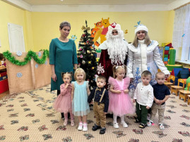 Новогодний утренник в 1 младшей группе Б Новогодний утренник в 1 младшей группе Б.