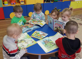 Сегодня во 2-й младшей группе "А" прошло мероприятие "Подари книгу другу" Сегодня во 2-й младшей группе "А" прошло мероприятие "Подари книгу другу".