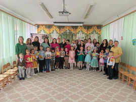 Праздник для самых дорогих в подготовительной "Б" Праздник для самых дорогих в подготовительной "Б".